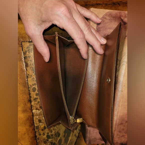 Louis Vuitton Long Wallet - Picture 8 of 9